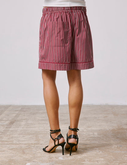 Nina shorts in burgundy crepe