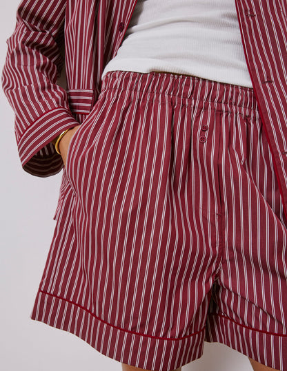 Nina shorts in burgundy crepe