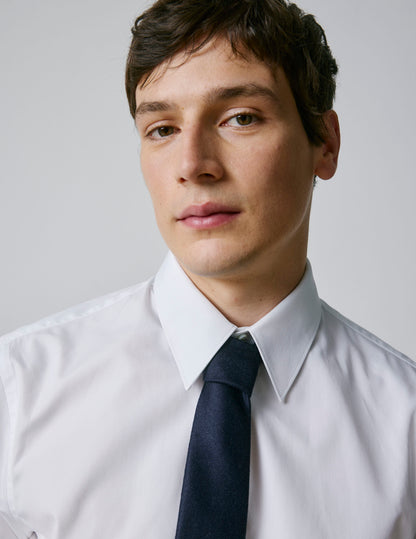 White semi-fitted shirt