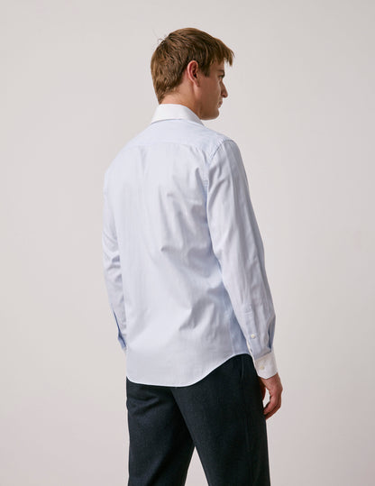 Semi-fitted light blue shirt