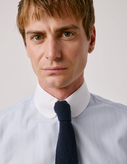 Semi-fitted light blue shirt