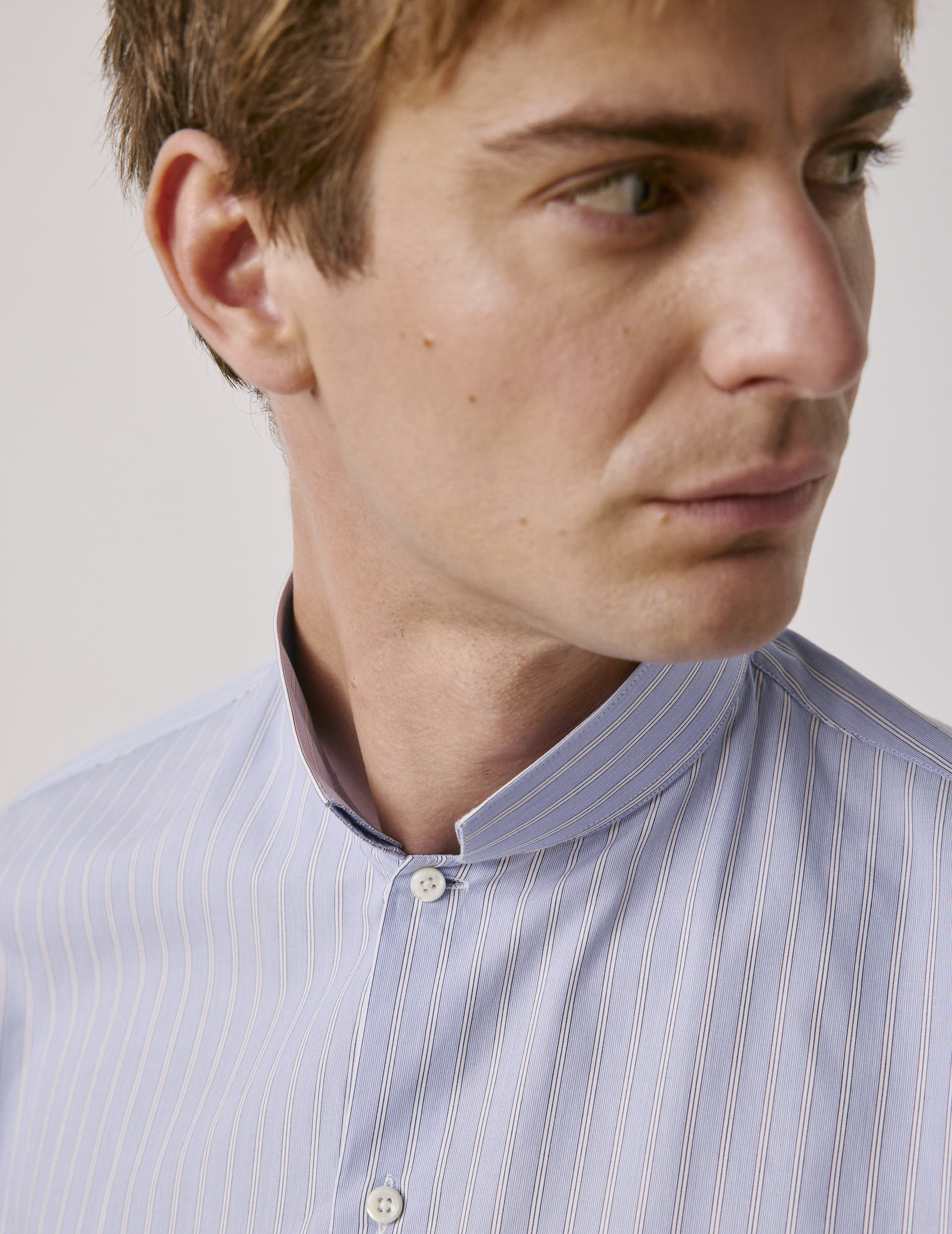 Semi-fitted blue striped shirt - Poplin - Reverse Collar