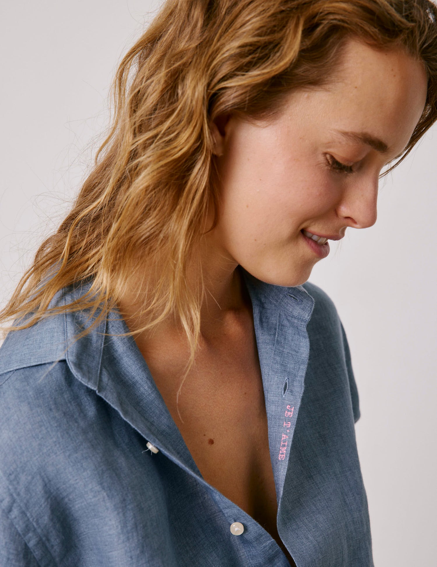 Unisex blue linen “Je t’aime” shirt