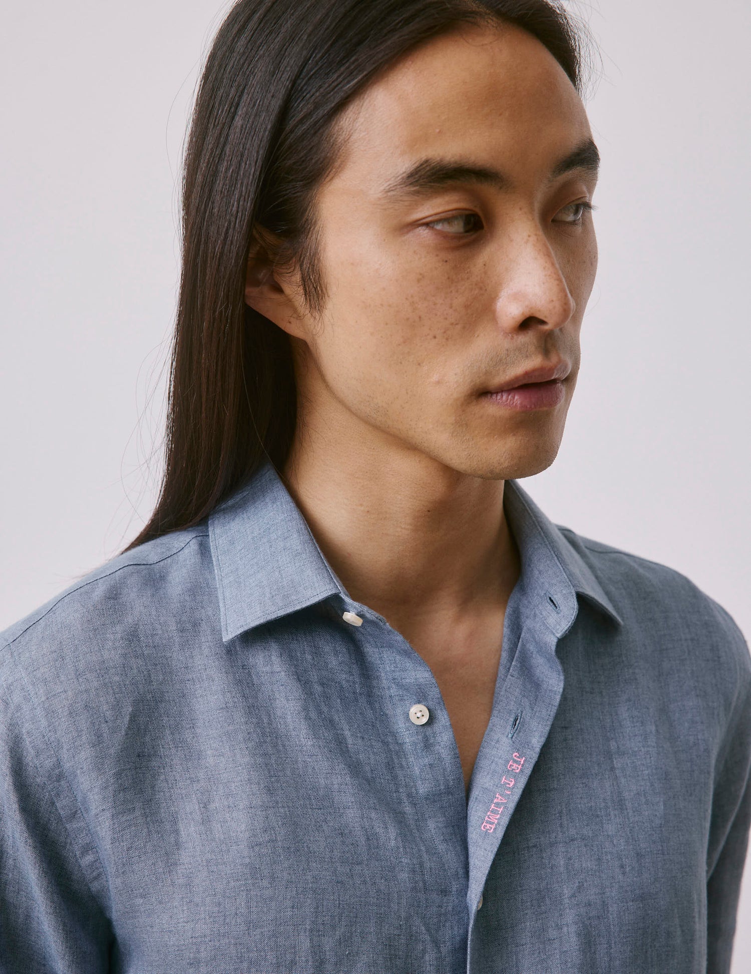 Unisex blue linen “Je t’aime” shirt - Linen - Figaret Collar