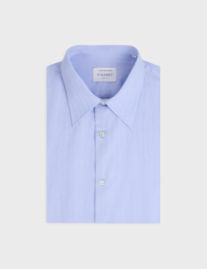 Semi-fitted blue shirt