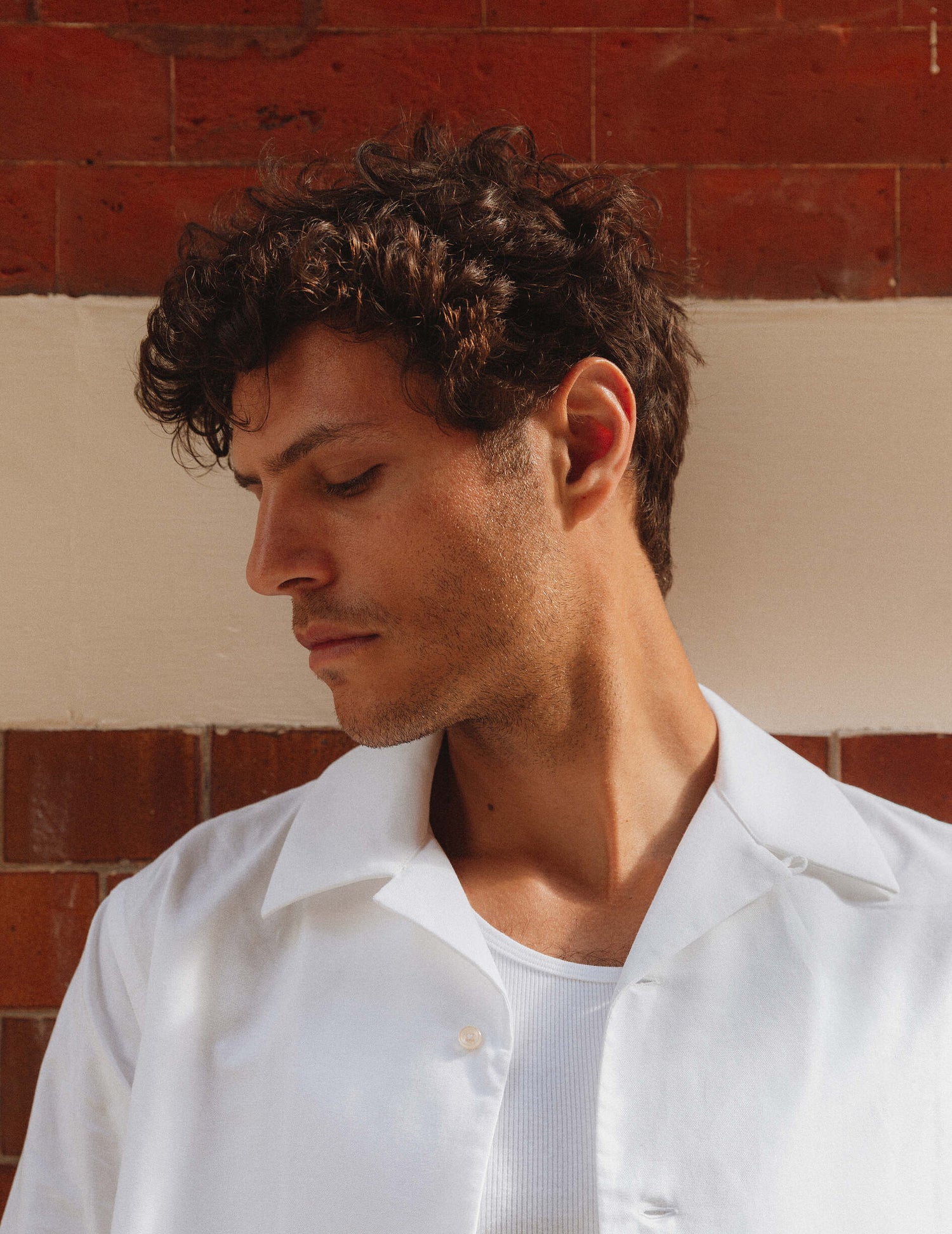 man in white dress shirt Men's Button Down & Shirts The Dress Shirt in White offers a timeless Men's White Shirt - Timeless