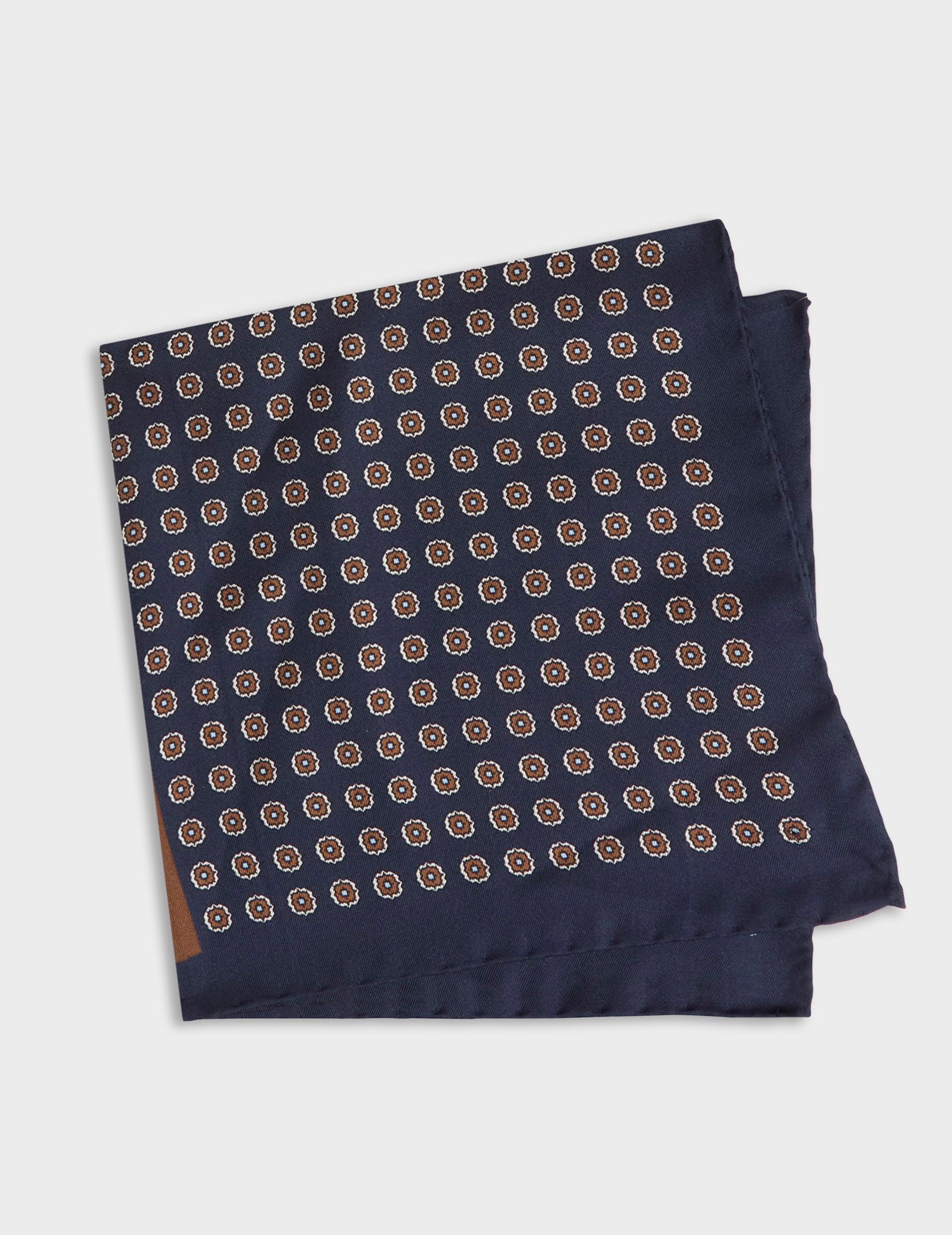 Four-sided silk pocket square