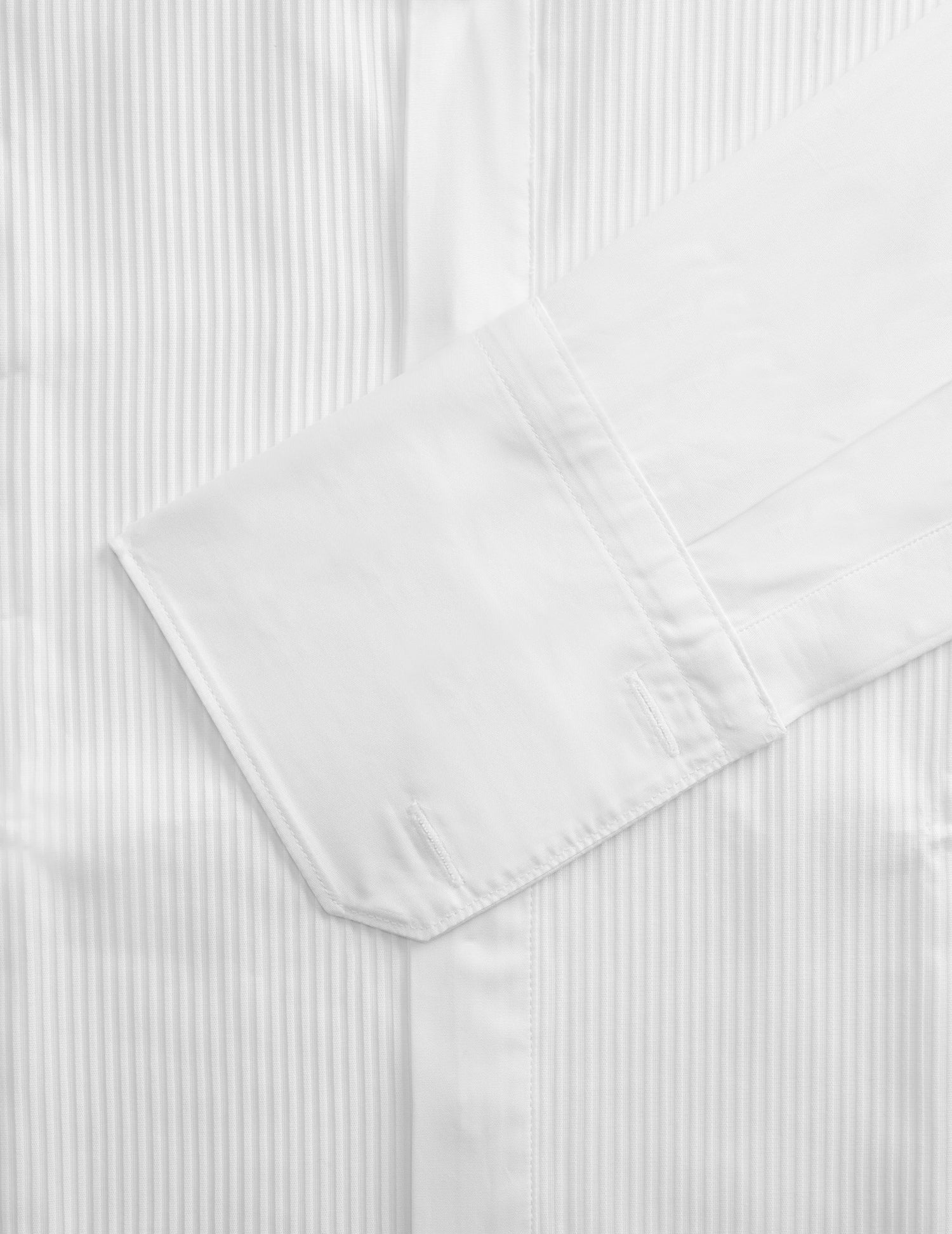 Semi-fitted white hidden buttons placket shirt