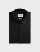 Semi-fitted black stretch shirt