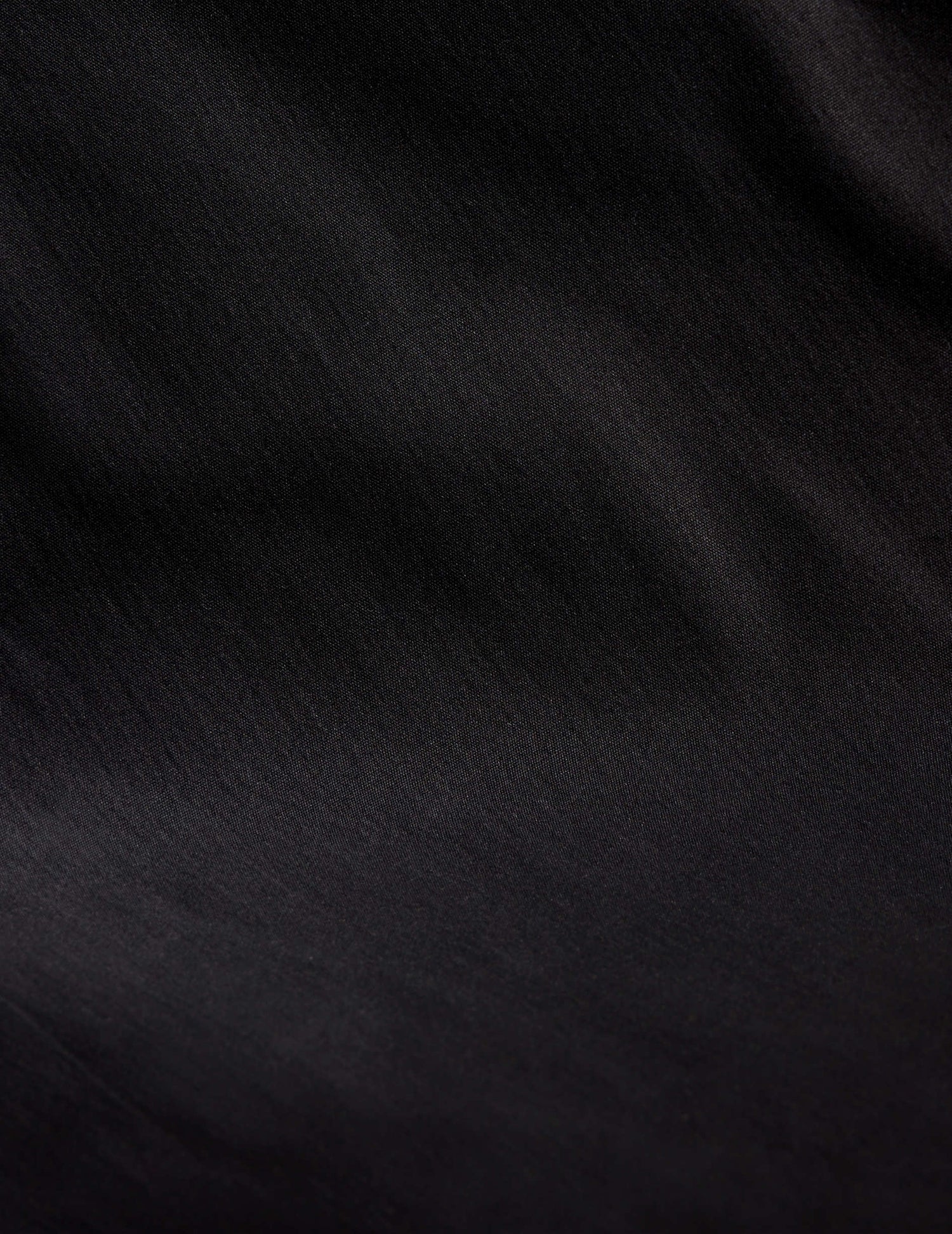 Semi-fitted black stretch shirt