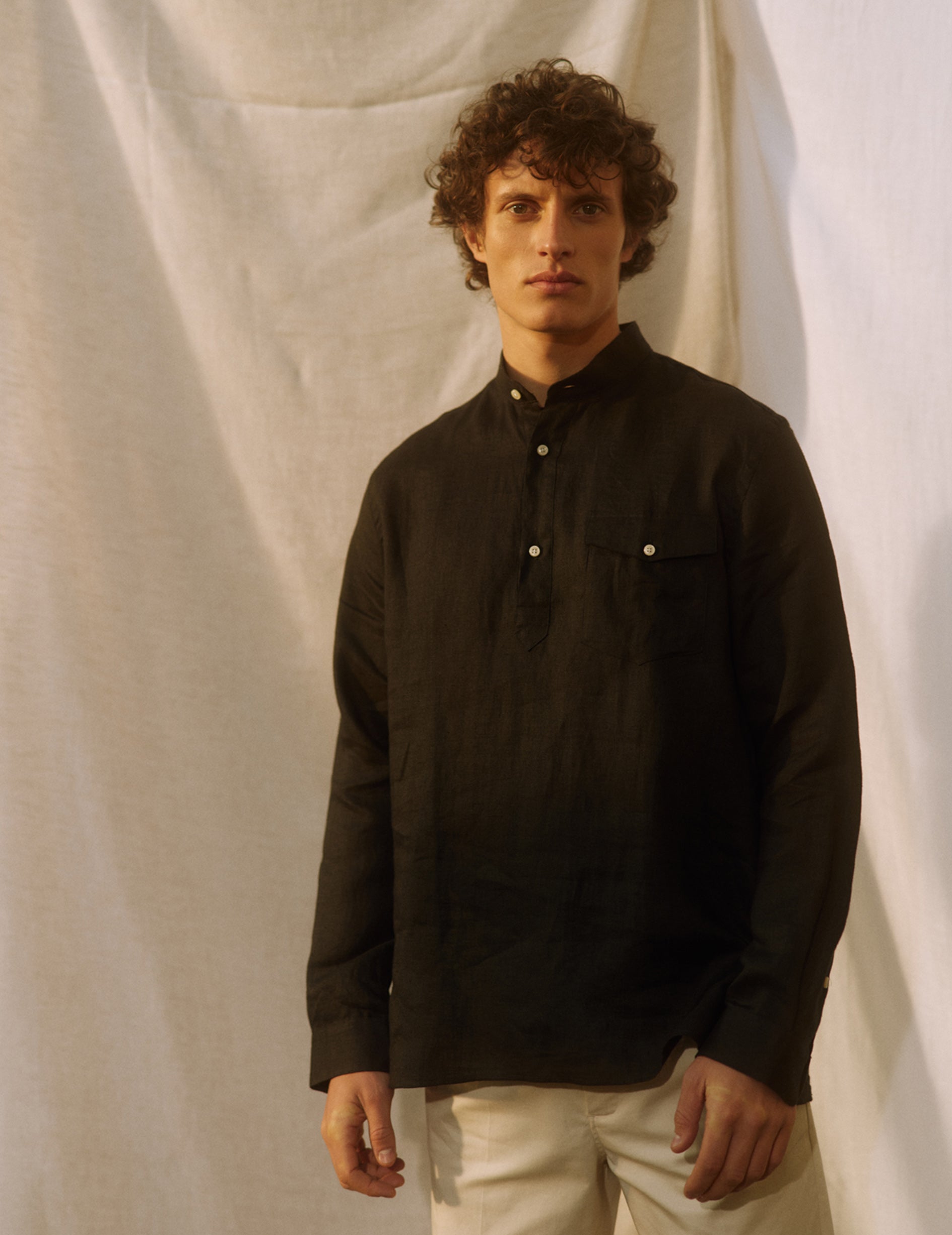 Hilario shirt in black linen - Linen - Officer Collar