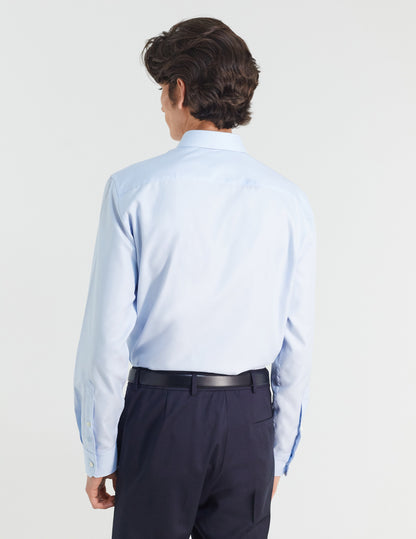 Semi-fitted blue shirt