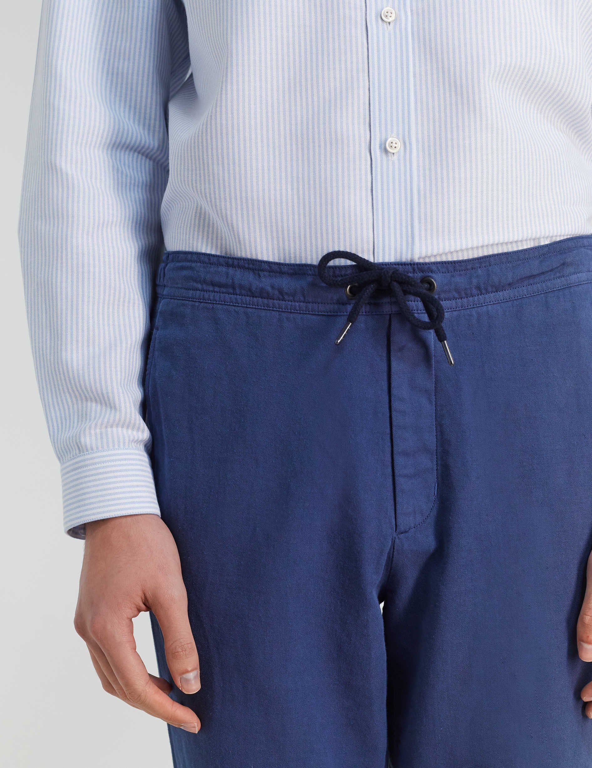 Pantalon Curtis élastiqué en coton et lin bleu