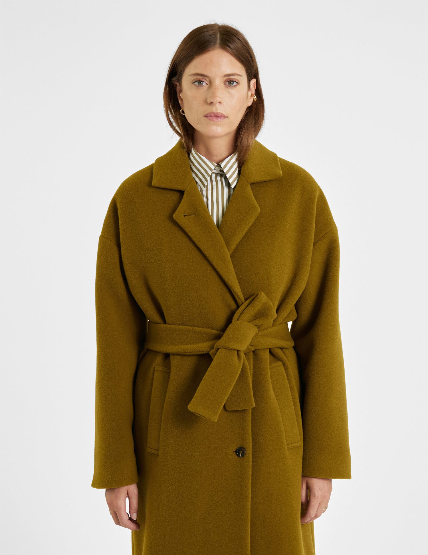 Manteau Eymée en drap de laine vert olive