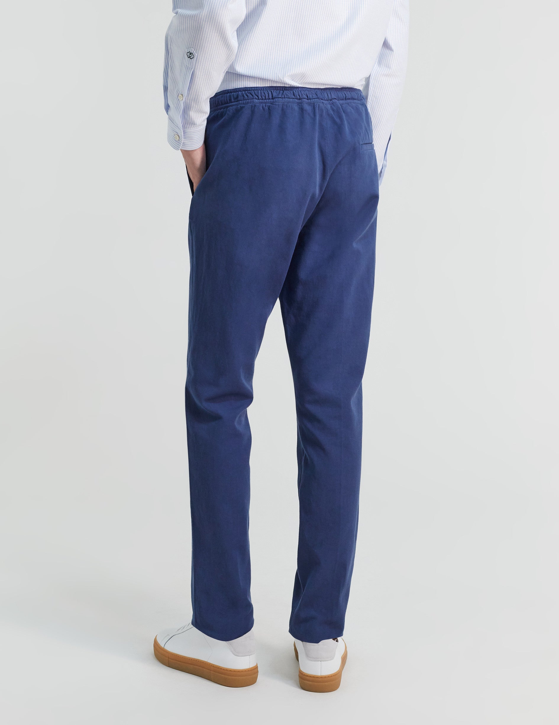 Pantalon Curtis élastiqué en coton et lin bleu